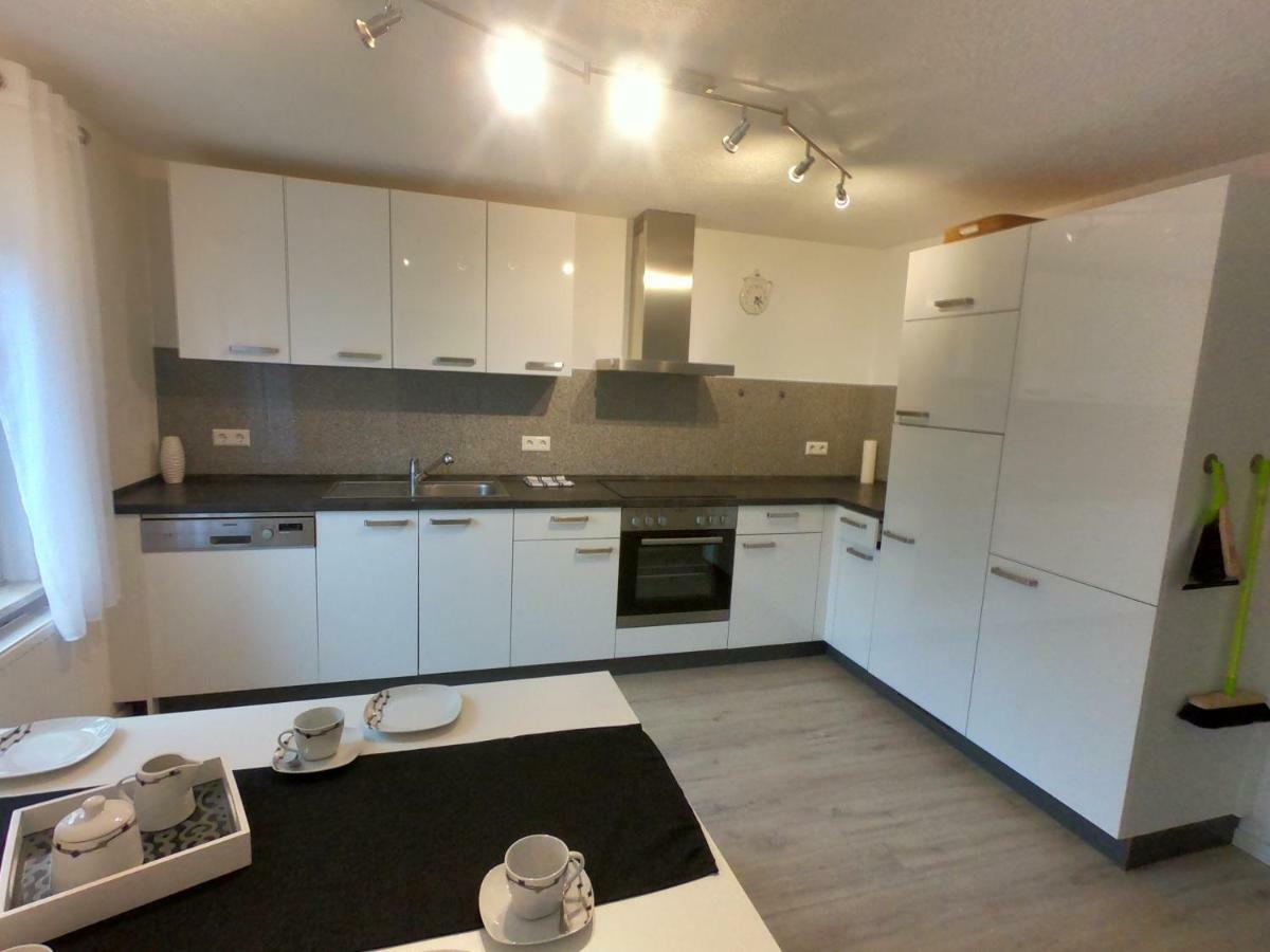 Moderne Helle 2,5 Zimmer Wohnung Mit Grossem Bad Und Kueche In Trossingen Luaran gambar