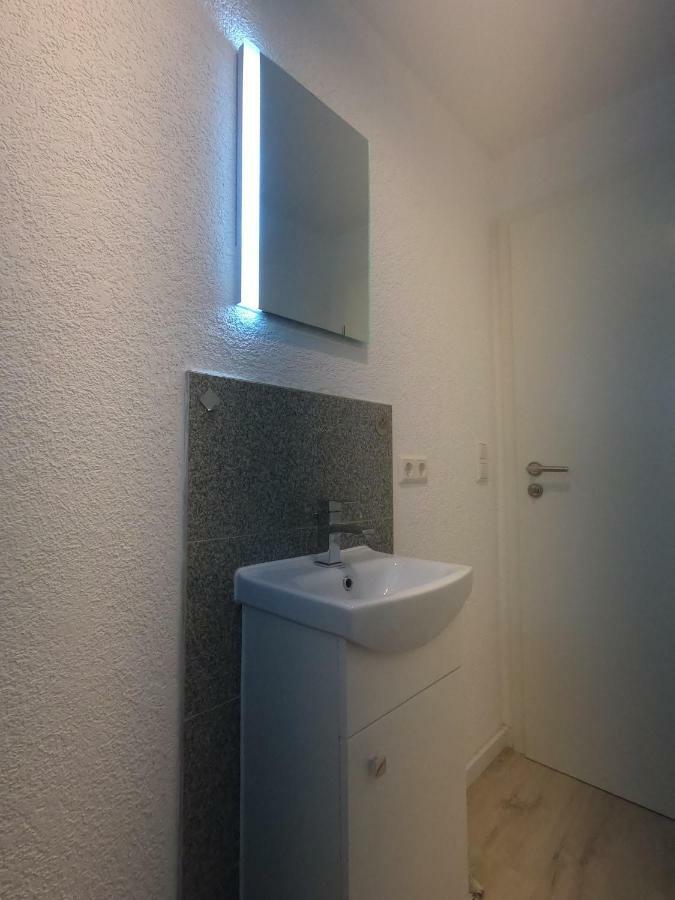 Moderne Helle 2,5 Zimmer Wohnung Mit Grossem Bad Und Kueche In Trossingen Luaran gambar